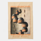 らせん状の粘土の風鈴がまだ生き残る キッチンタオル (縦)