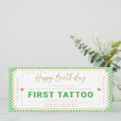 りんごの緑の最初のタトゥーの誕生日ギフトバウチャー 招待状 (スタンド正面)