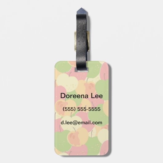 りんごを持つオーナメント ラゲッジタグ (裏面縦)