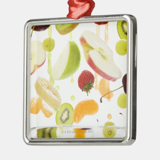 りんご及びオレンジジュースが付いている新しい混合されたフルーツ メタルオーナメント (左)