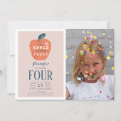 りんご狩りの女の子ピンク写真誕生日 招待状 (正面)