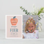 りんご狩りの女の子ピンク写真誕生日 招待状 (スタンド正面)
