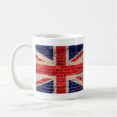 れんが造りの壁のイギリス国旗 コーヒーマグカップ (左)