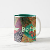 ろうけつ染めのマグのために熱狂する ツートーンマグカップ (正面右)