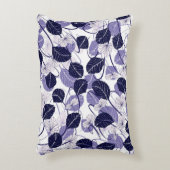 ろうけつ染め紫葉のイラストレーションとつる植物パターン アクセントクッション (正面(垂直))