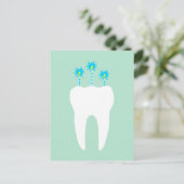 ろうそくの付いたお祝いの歯 インビテーションポストカード (スタンド正面)