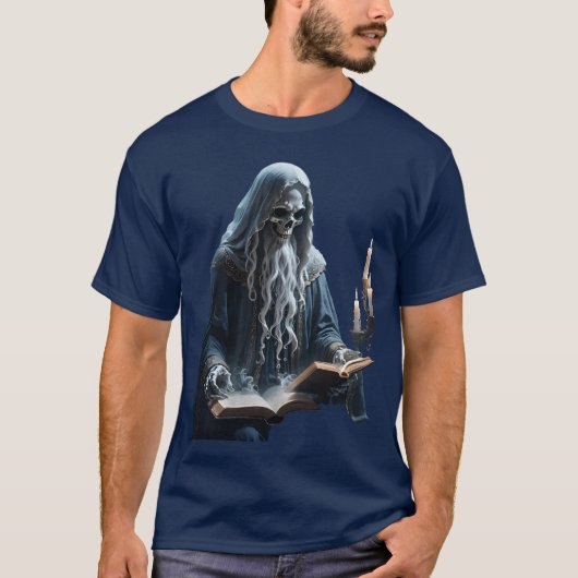 ろうそくの灯りで読書する古代のスケルトン カットアウト Tシャツ (正面)