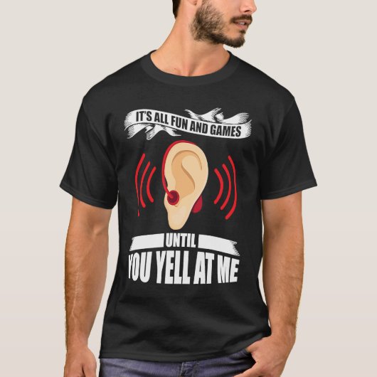 ろう者プライド ASL 手振り 補聴器 手話 Tシャツ (正面)
