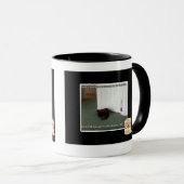 わずかに戸惑う地階猫、 マグカップ (正面右)