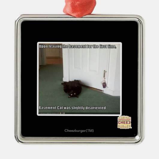 わずかに戸惑う地階猫、 メタルオーナメント (正面)