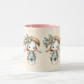 わら帽子と弓でオーバーオールのかわいいバニー マグカップ (中央)