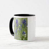 を含む野生の花の山の牧草地 マグカップ (正面左)