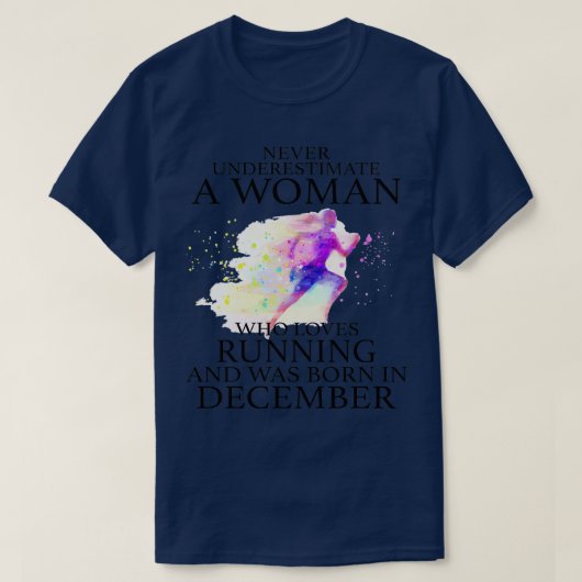 を愛する女性を決してランニング過小評価しない Tシャツ (デザイン正面)