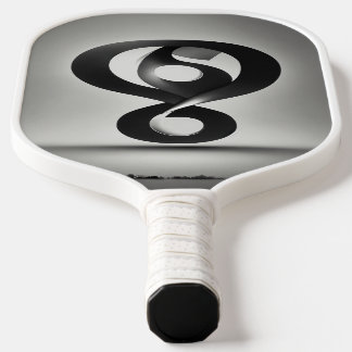 を表す疑問符を使用してロゴを作成する ピックルボールラケット