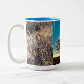 アイアンオークツリー、秋サンライズ、ウィスコンシンTwo-Tone Co ツートーンマグカップ (左)