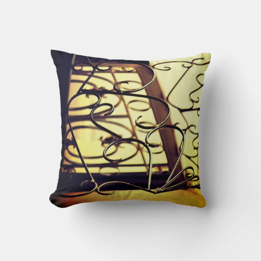 アイアンゲートデザイン クッション (正面)