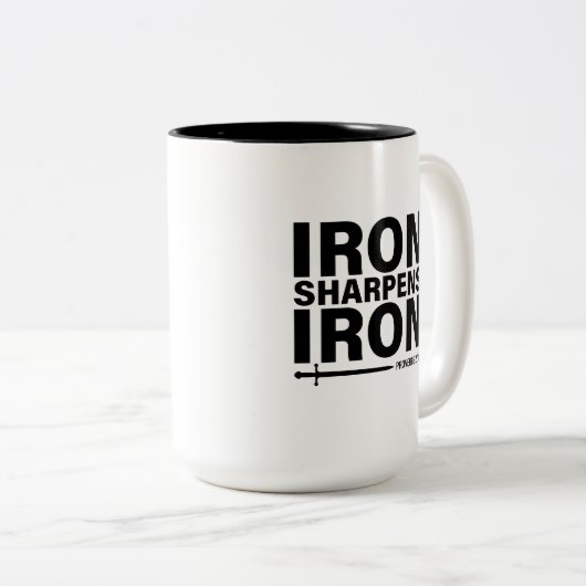 アイアンシャーペンズアイアン – 箴言27:17コーヒーマグ ツートーンマグカップ (正面右)