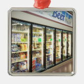 アイオワの食料雑貨品店のビールセクション。 2 メタルオーナメント (正面)