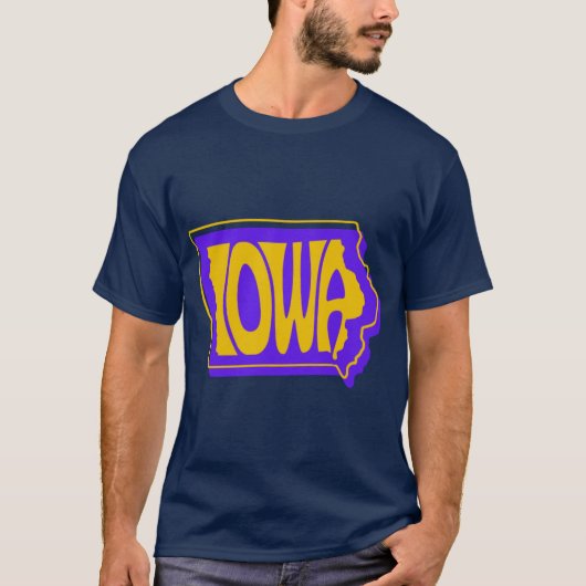 アイオワ州の紫と金の州のタイポグラフィーアートのオーバーサイズ Tシャツ (正面)