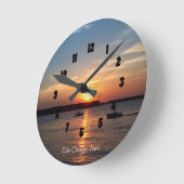 アイオワ州オコボジ湖の夕日 ラウンド壁時計 (傾斜)