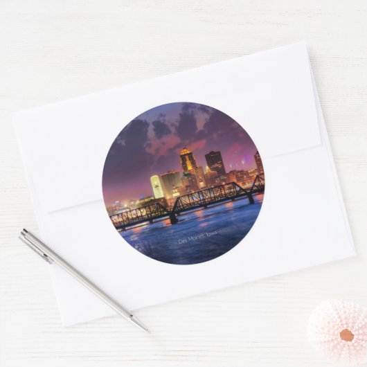 アイオワ州デモインの街並 ラウンドシール (封筒)