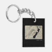 アイコニックなニュージーランドサンドビーチブラックNZ KIWIANA キーホルダー (正面左)