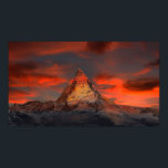 アイコニックアルパインマウンテンマターホルンアットサンセット ポスター<br><div class="desc">イタリアの象徴的なマッテ縁どルホーンとアルプスのスイス。</div>
