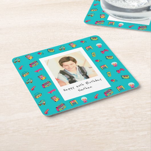 アイコニック90年代 – 40歳の誕生日カスタム写真 スクエアペーパーコースター (アングル)
