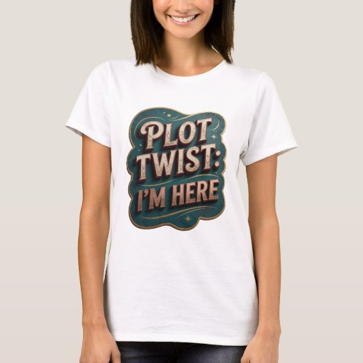 アイコニック ゴールド PLOT TWIST I'M HERE ステートメントTシャツ Tシャツ (正面)