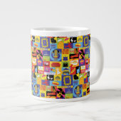 アイコニックFRIENDS™パターン ジャンボコーヒーマグカップ (正面右)