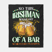 アイシュマンがビールを飲む聖パトリックの日 フリースブランケット (正面)