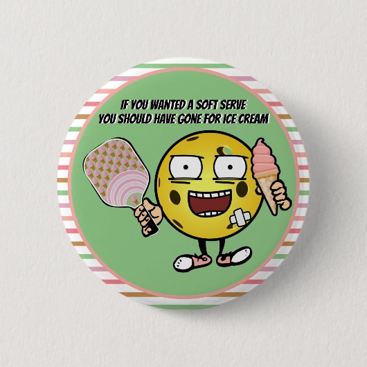 アイスもしクリームにソフトクリームを行くピクルボール 缶バッジ (正面)