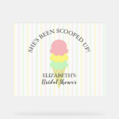 アイスをすくわれた ブライダルシャワー アクリルサイン (正面)