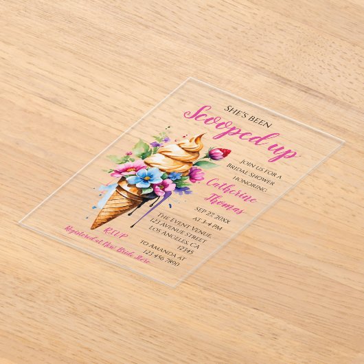 アイスをスクープされたブライダルシャワー アクリル招待状 (レイダウン)