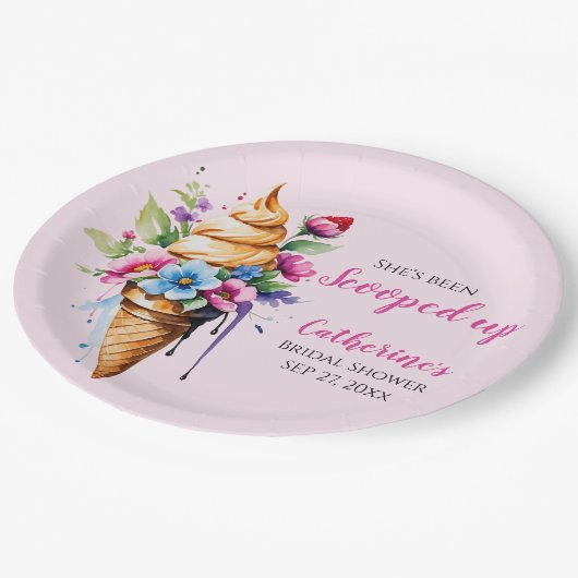 アイスをスクープされたブライダルシャワー ペーパープレート (アングル)