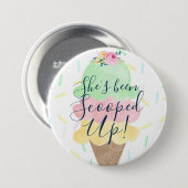 アイスをスクープされたブライダルシャワー 缶バッジ (正面&裏面)