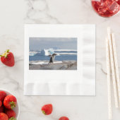 アイスアーチの前のペンギン 縁ありランチョンナプキン (インサイチュ)