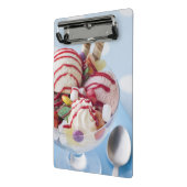 アイスクリームおよび甘いサンデーのトリオ ミニクリップボード (アングル2)