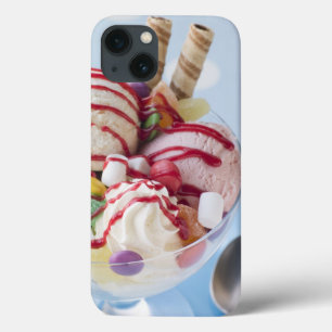 アイスクリームおよび甘いサンデーのトリオ iPhone 13ケース