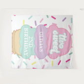 アイスクリームとスプリンクル 2歳の誕生日おめでとう タペストリー (正面(横))