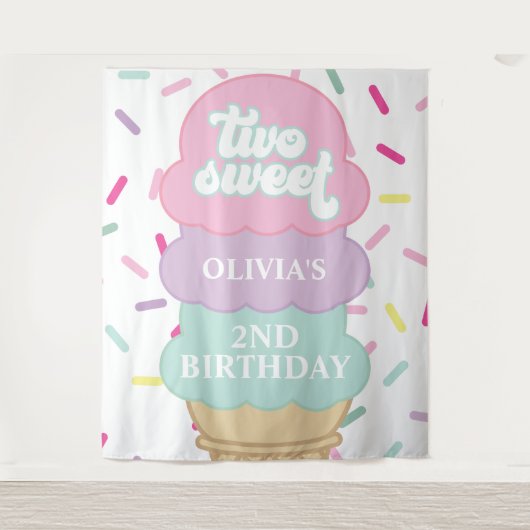 アイスクリームと振りかける2つの甘い誕生日 タペストリー (正面)