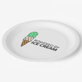 アイスクリームによって動力を与えられる ペーパープレート (アングル)