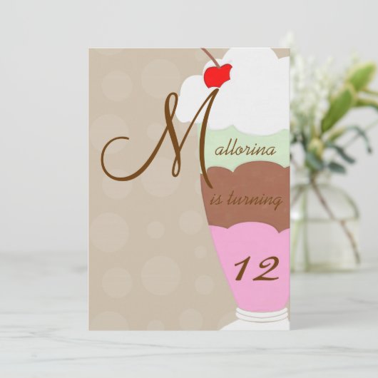 アイスクリームのサンデーの誕生日のパーティの招待状 招待状 (スタンド正面)