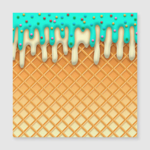 アイスクリームのドリップワッフルコーンミントと散水器