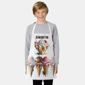 アイスクリームのワッフルコーンチョコレートデザートトッピング エプロン (着用した状態)