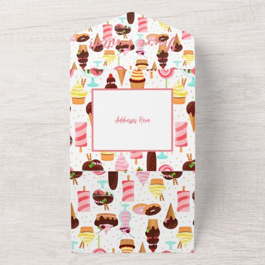 アイスクリームの女の子に悲鳴を上げるかわいい誕生日 オールインワン招待状 (外側)