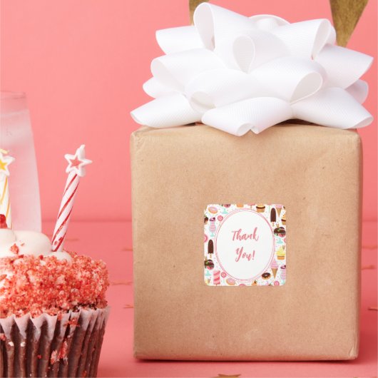 アイスクリームの女の子に悲鳴を上げるかわいい誕生日 スクエアシール (パーティー)