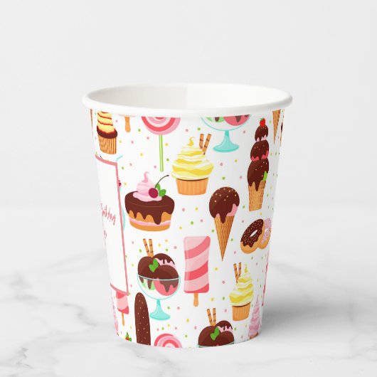 アイスクリームの女の子に悲鳴を上げるかわいい誕生日 紙コップ (左)