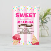 アイスクリームの甘いベビーはキャンデーの店の誕生日を振りかけます 招待状 (スタンド正面)
