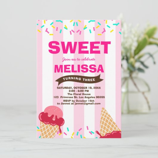 アイスクリームの甘いベビーはキャンデーの店の誕生日を振りかけます 招待状 (スタンド正面)